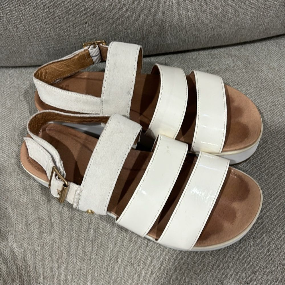 Ugg Women's Braelynn White Leather Sandals Strappy Comfort sz 7 - Picture 2 of 5